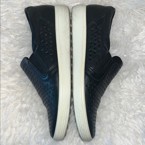 Ecco Laser Cut Black Slip-On Women’s Shoes Size EU39/8US - Picture 6 of 9